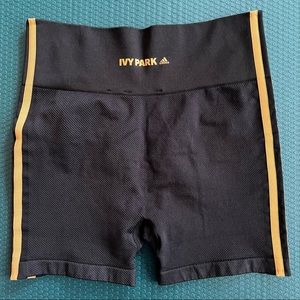 BNWT - IVY PARK biker shorts